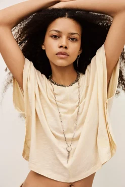 CACIA t-shirt cape